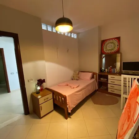 Center Upper Floor Apartmán Tirana